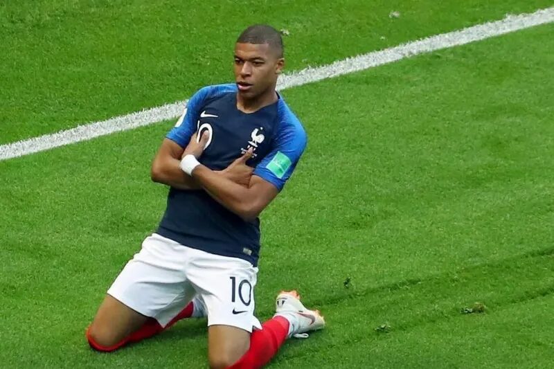 Didier Deschamps và tài năng trẻ Kylian Mbappé tại World Cup 2018