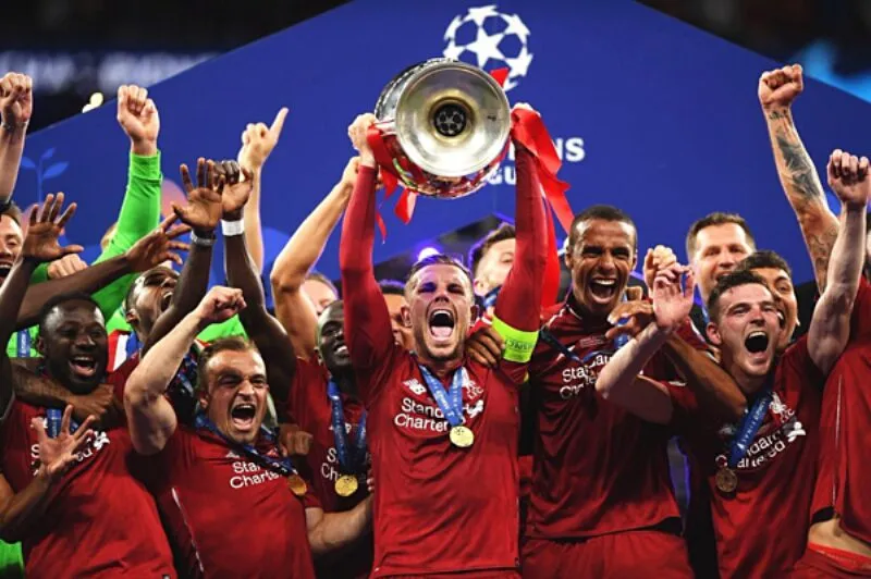 Jürgen Klopp trình bày chiến thuật trước trận chung kết Champions League 2019 với các cầu thủ Liverpool