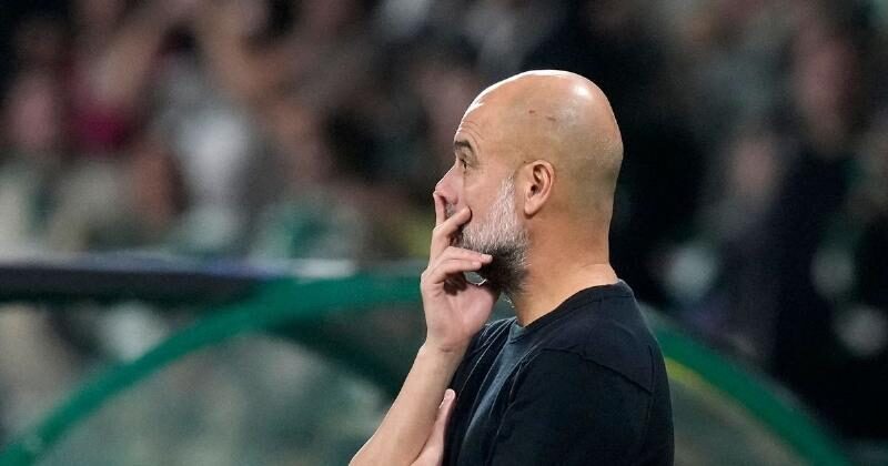 Pep Guardiola dẫn dắt Manchester City trong trận đấu tại Premier League.