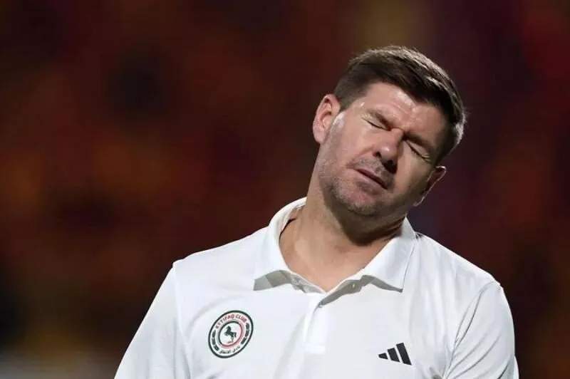 Steven Gerrard tại Al-Ettifaq trong buổi đầu nhận nhiệm vụ dẫn dắt đội