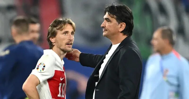 Zlatko Dalić cùng thế hệ cầu thủ trẻ của đội tuyển Croatia trong một buổi tập luyện